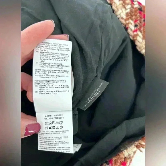 NWT Versace Tweed Boucle Midi Skirt Front Slit Gold Details Black Red Size 38 /2 - Picture 14 of 15